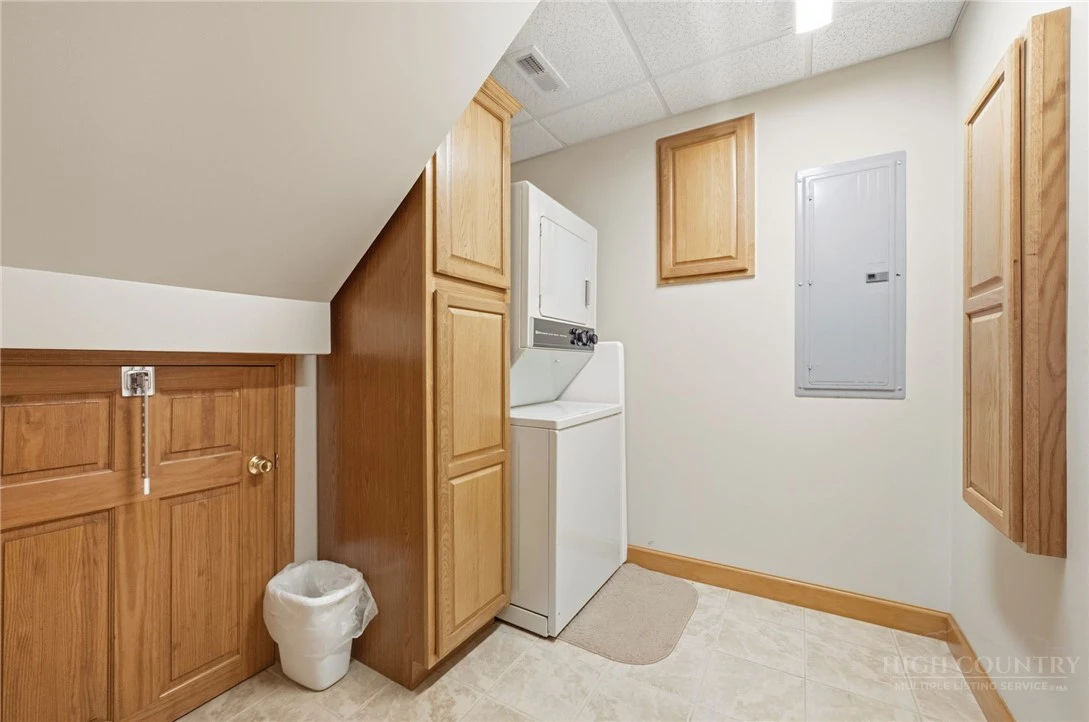 Image number 12 for the current listing
