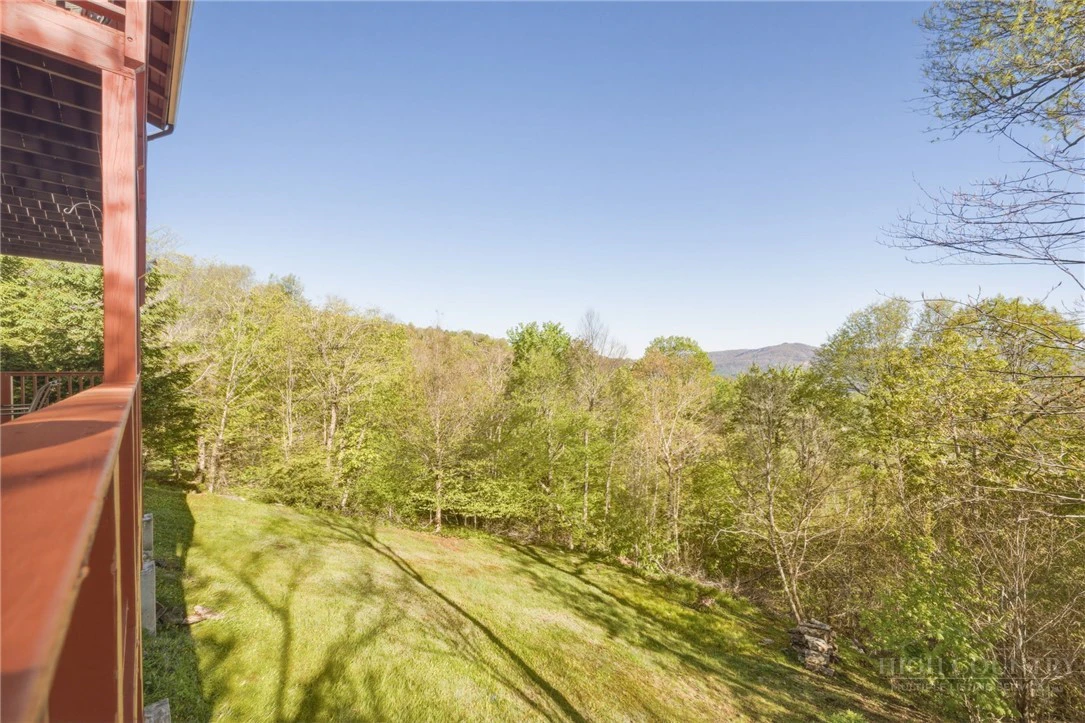 Image number 16 for the current listing
