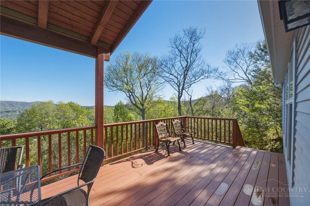 Image number 19 for the current listing