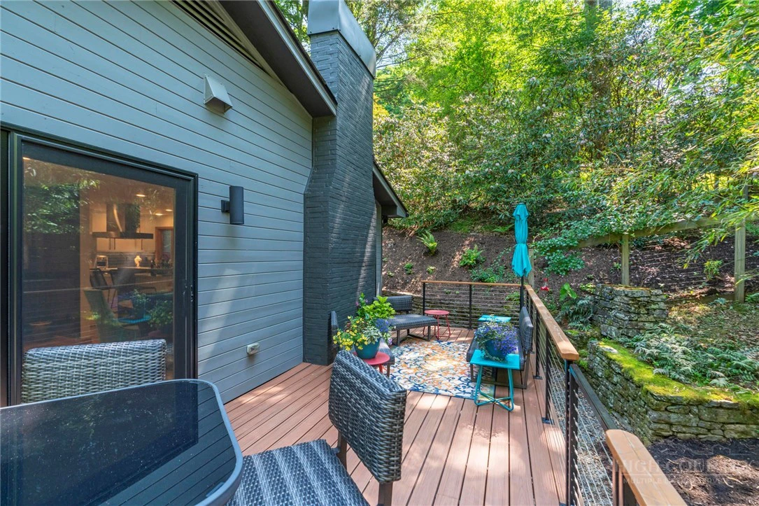 Image number 9 for the current listing
