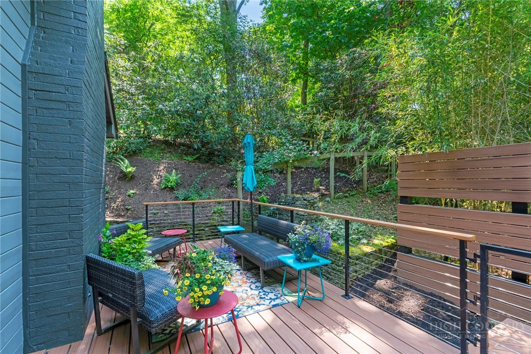 Image number 10 for the current listing
