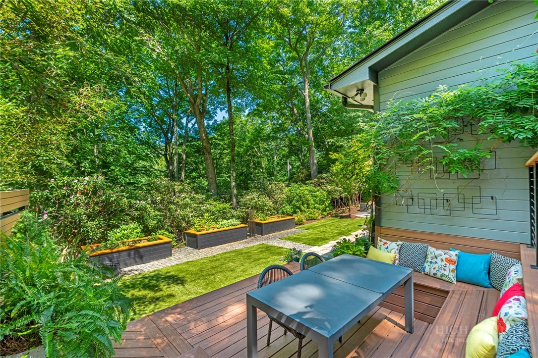 Image number 13 for the current listing