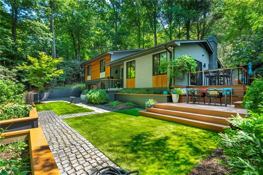 Image number 14 for the current listing