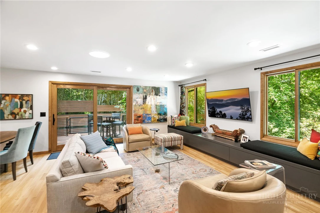 Image number 6 for the current listing