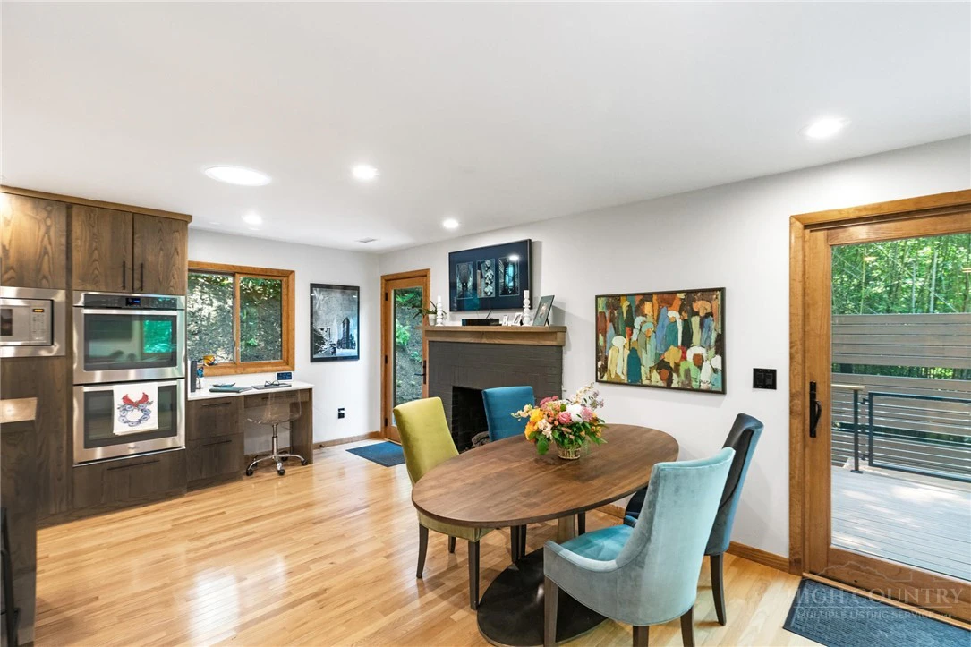 Image number 20 for the current listing