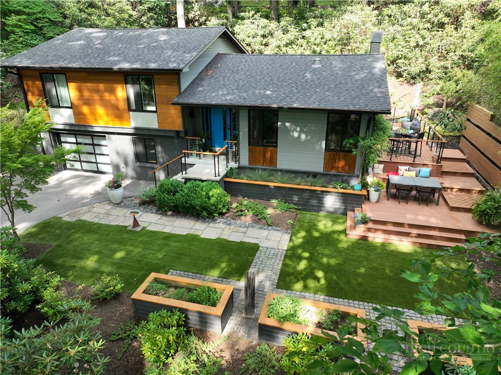 Image number 1 for the current listing