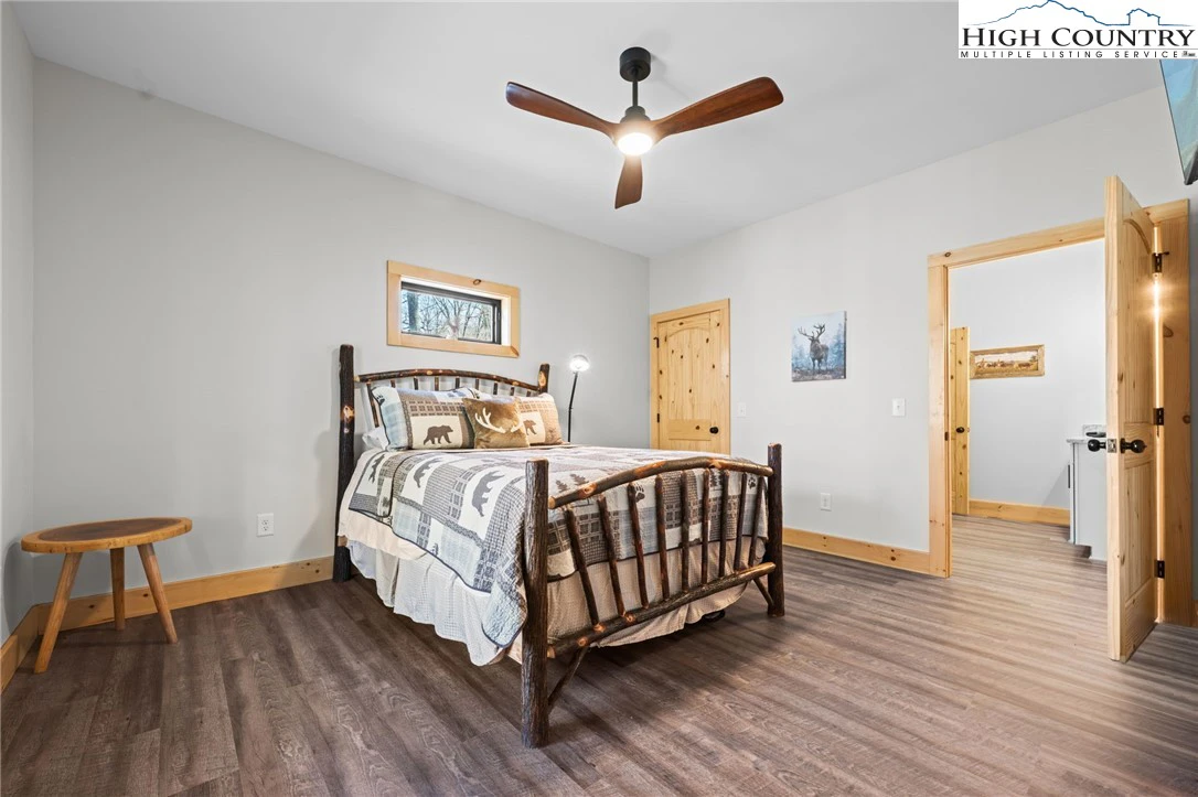 Image number 3 for the current listing