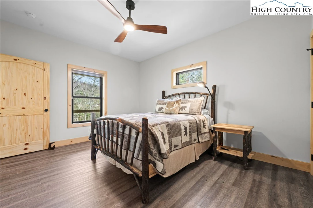 Image number 5 for the current listing