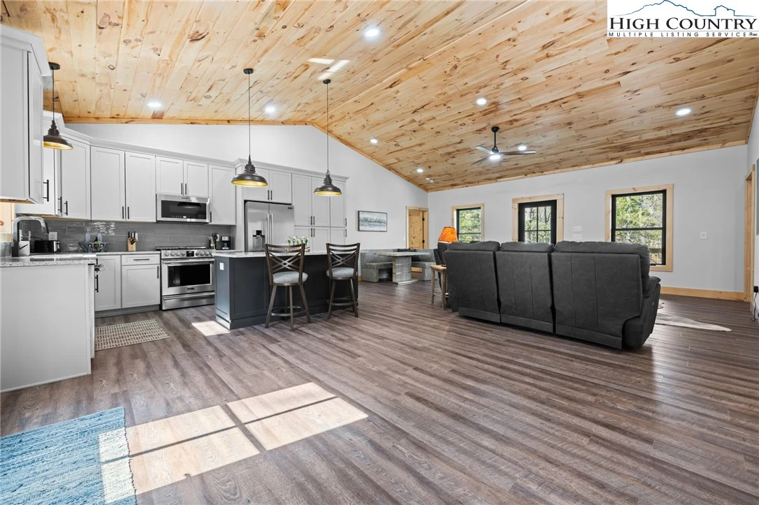 Image number 13 for the current listing