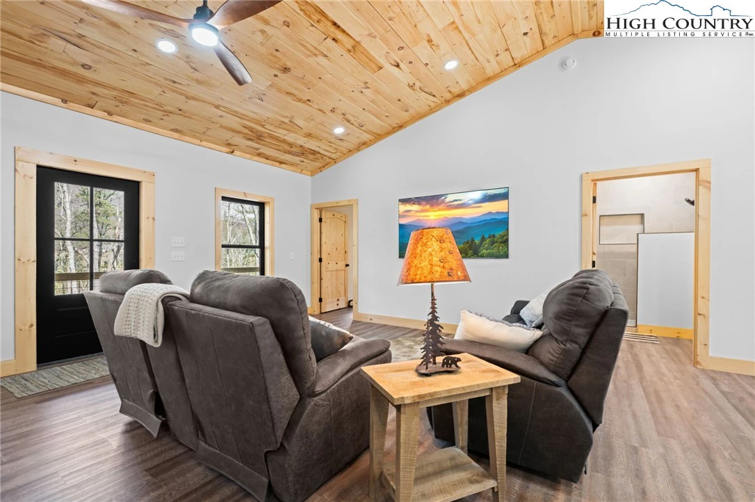 Image number 10 for the current listing