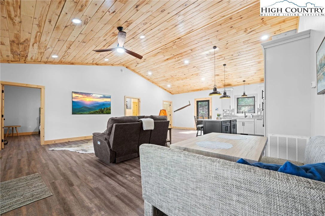 Image number 8 for the current listing