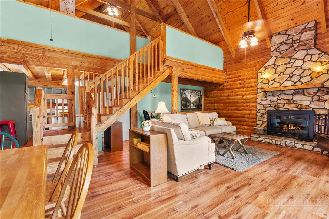 Image number 7 for the current listing