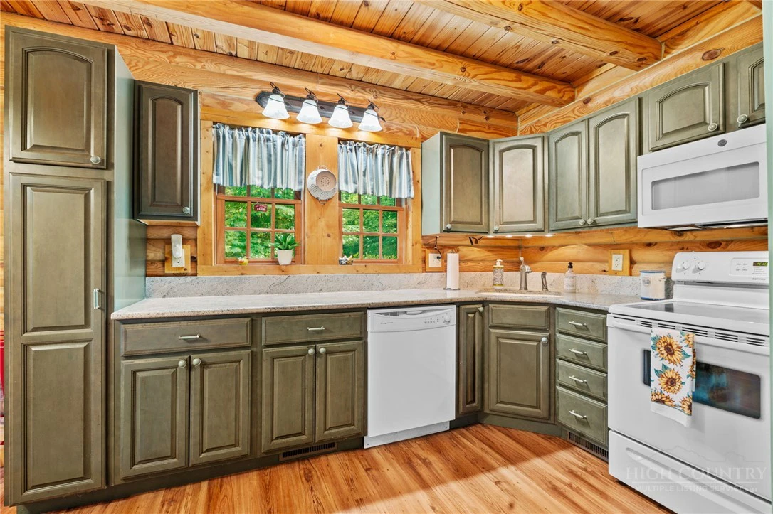 Image number 9 for the current listing