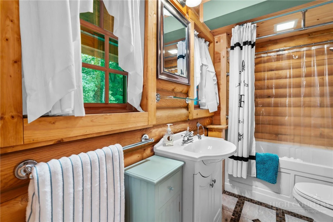 Image number 13 for the current listing