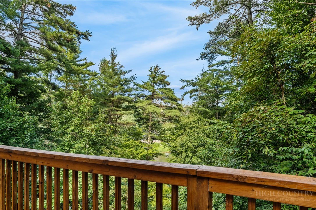 Image number 19 for the current listing