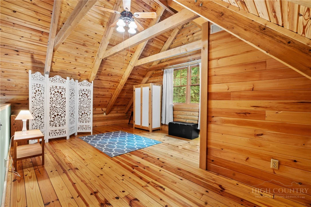 Image number 21 for the current listing