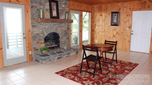 Image number 2 for the current listing