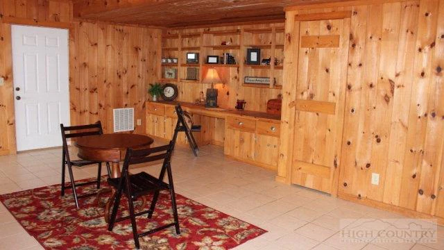 Image number 15 for the current listing