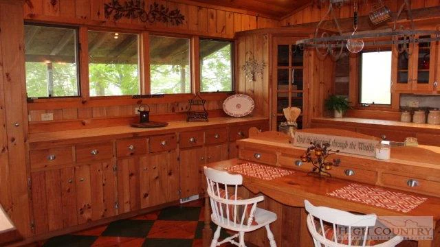 Image number 4 for the current listing