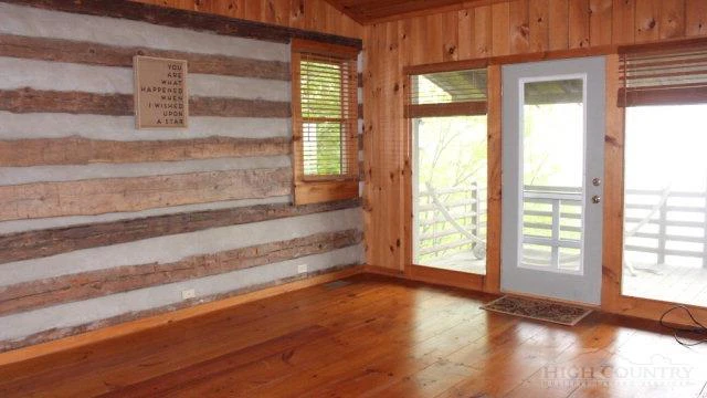 Image number 20 for the current listing