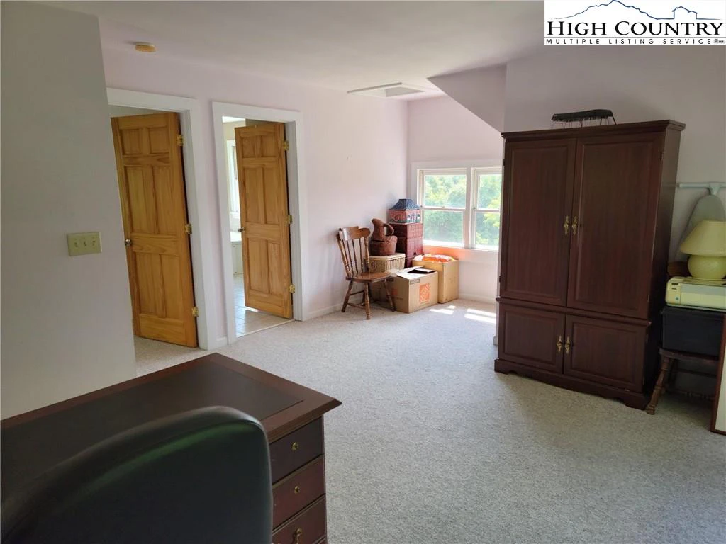 Image number 9 for the current listing