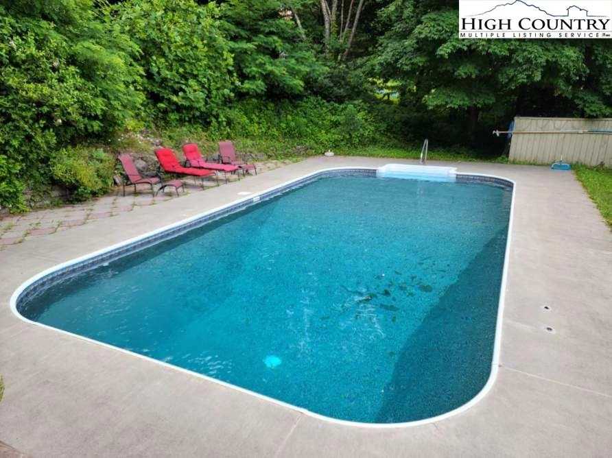 Image number 3 for the current listing
