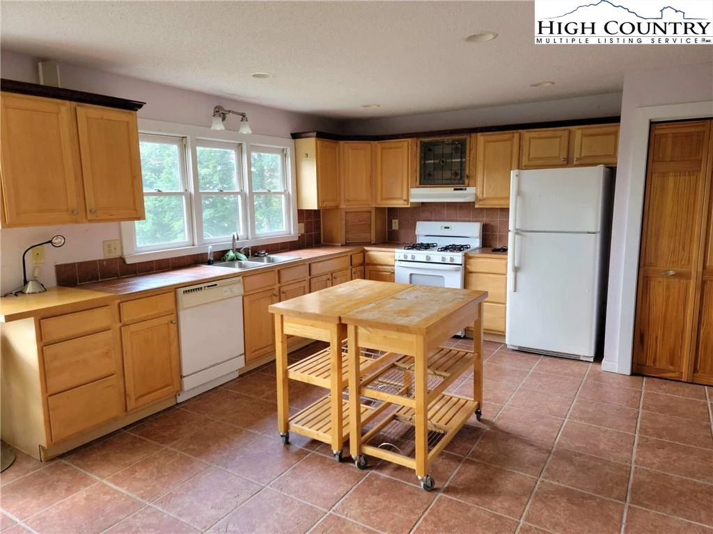 Image number 18 for the current listing