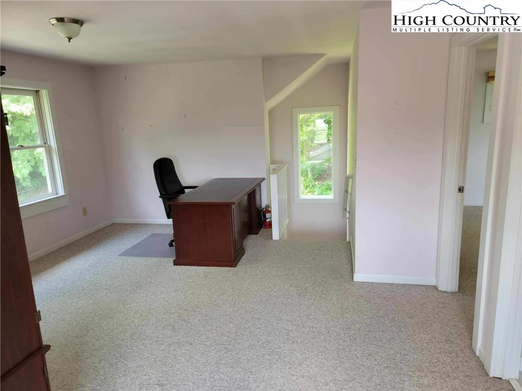 Image number 14 for the current listing