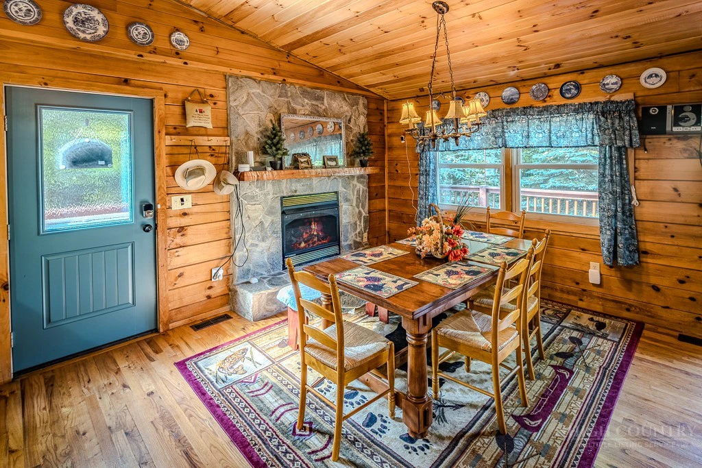 Image number 17 for the current listing