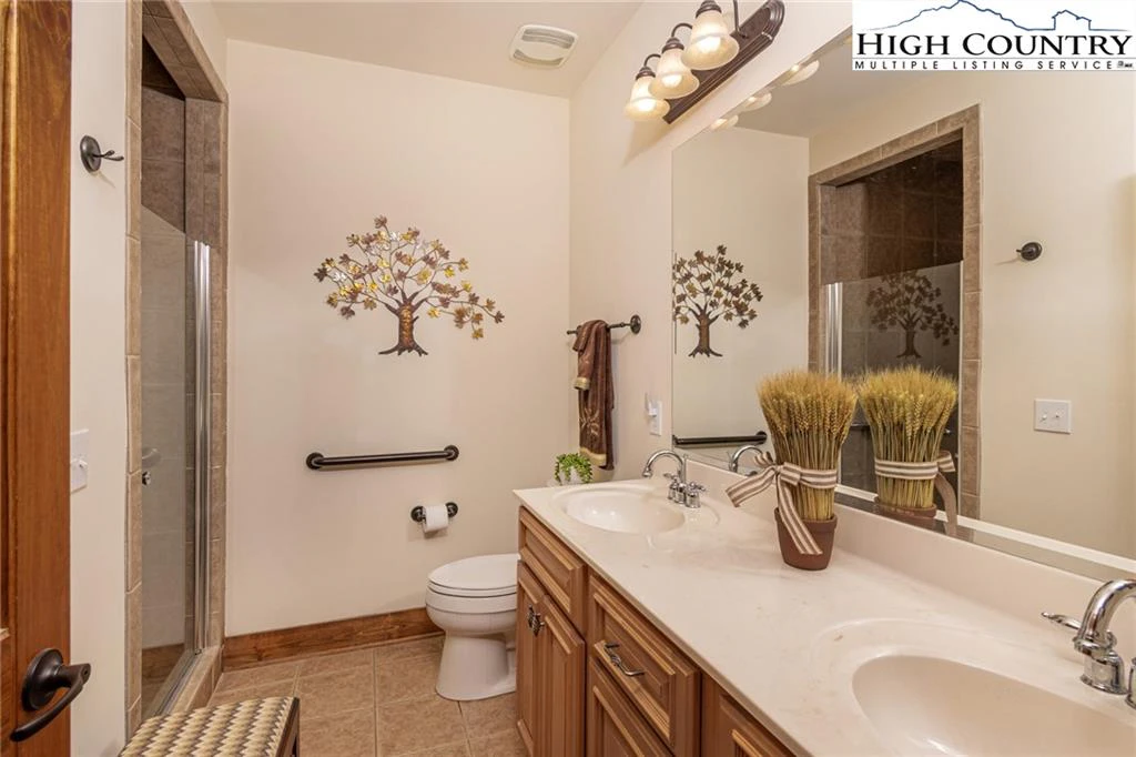 Image number 3 for the current listing