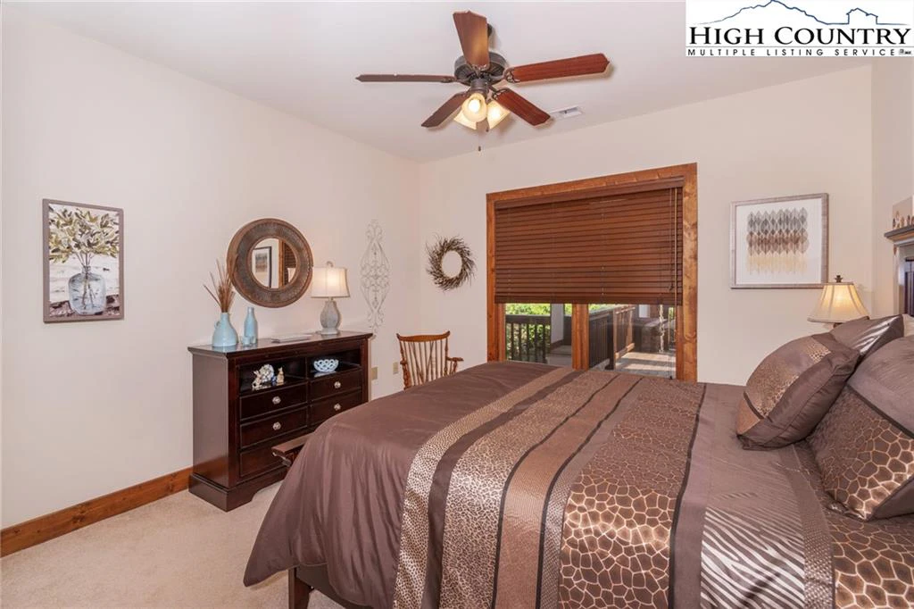 Image number 4 for the current listing