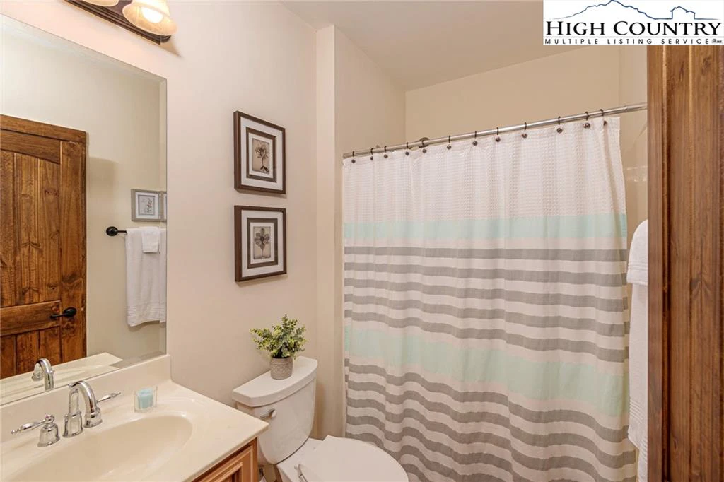 Image number 5 for the current listing