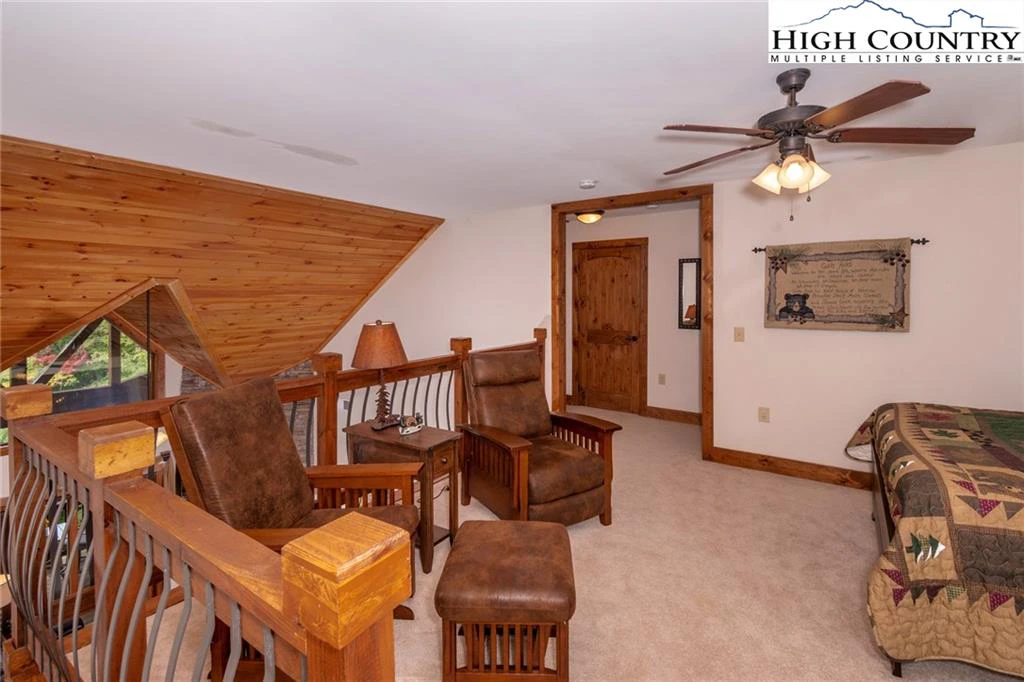 Image number 6 for the current listing