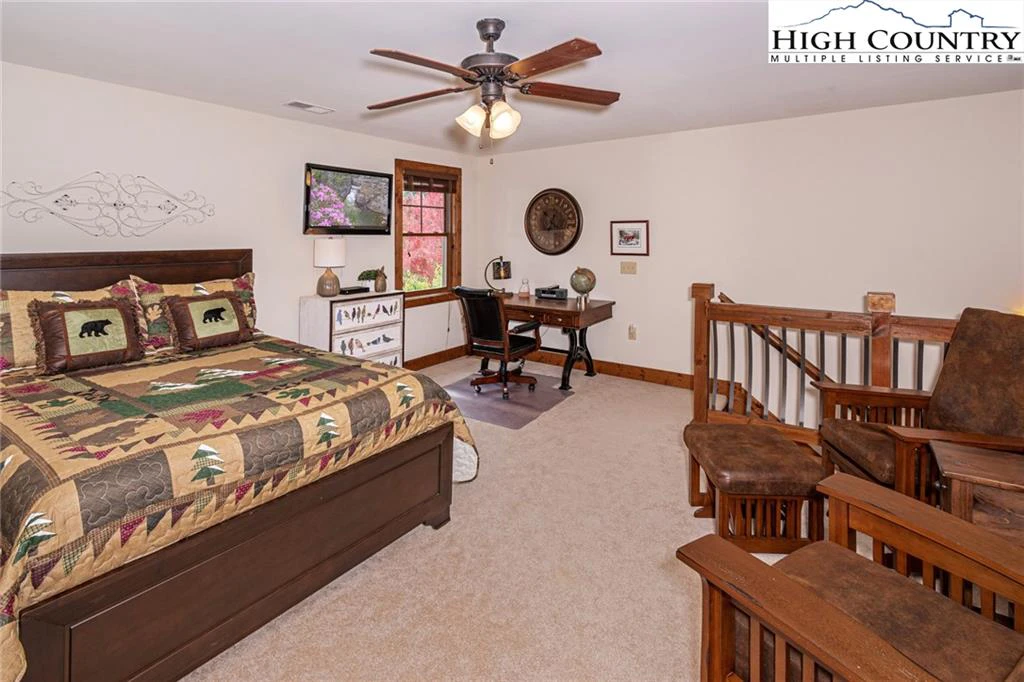 Image number 7 for the current listing