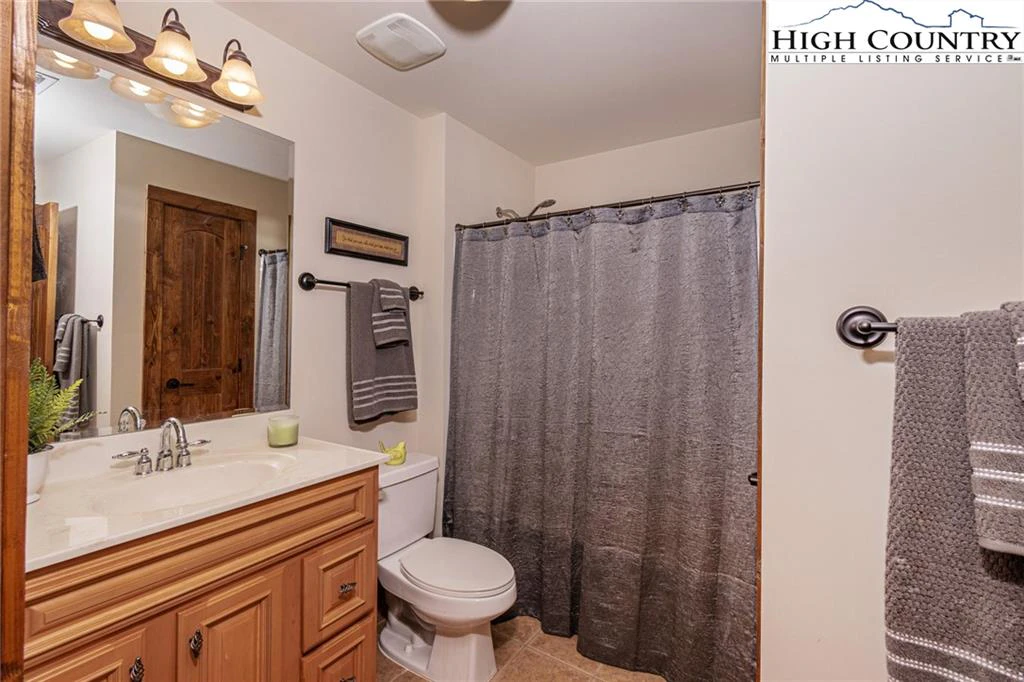 Image number 9 for the current listing