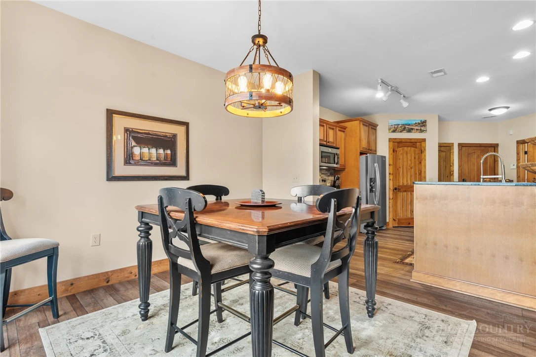Image number 19 for the current listing