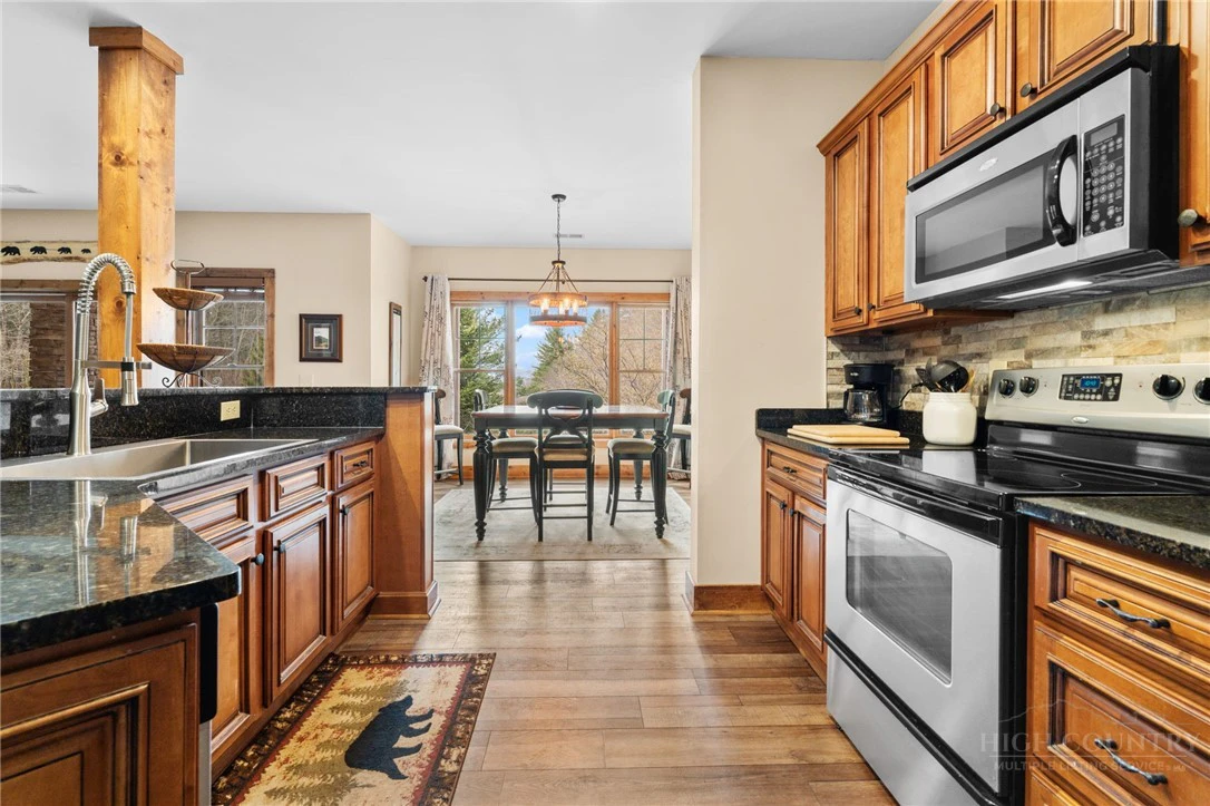 Image number 18 for the current listing