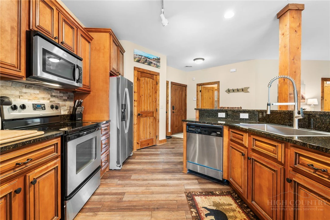 Image number 17 for the current listing