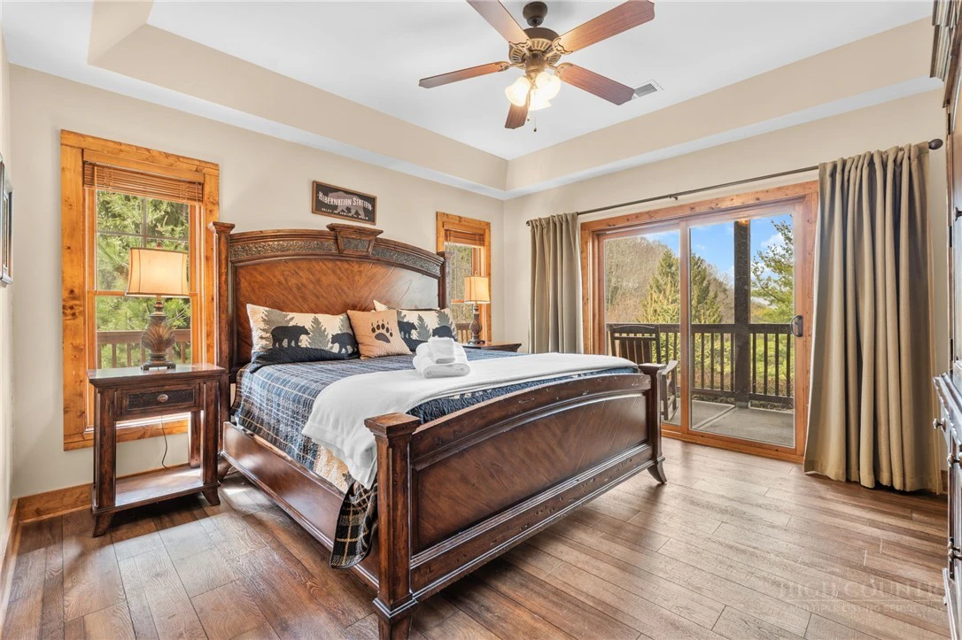 Image number 2 for the current listing
