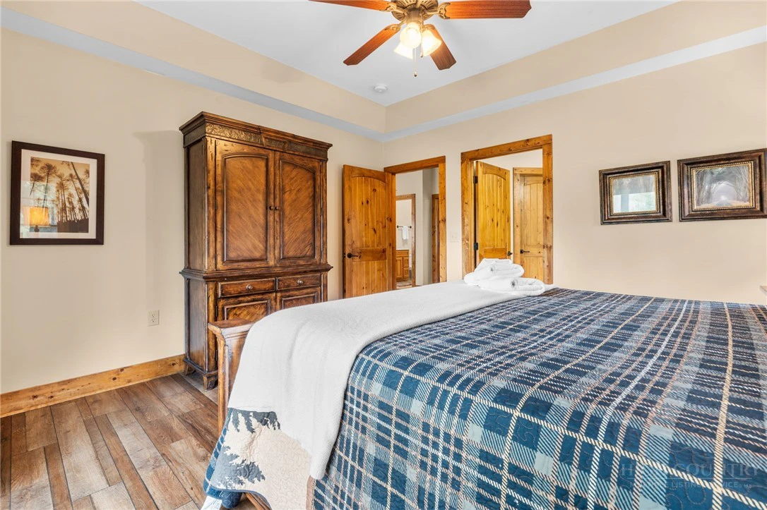Image number 13 for the current listing