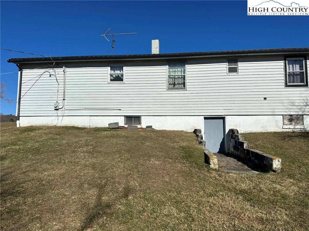 Image number 13 for the current listing