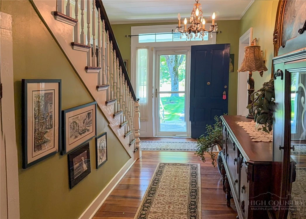 Image number 9 for the current listing