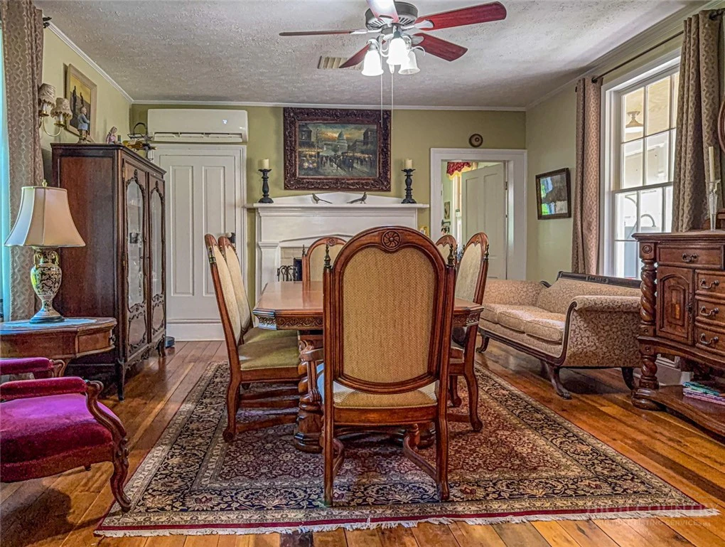 Image number 3 for the current listing
