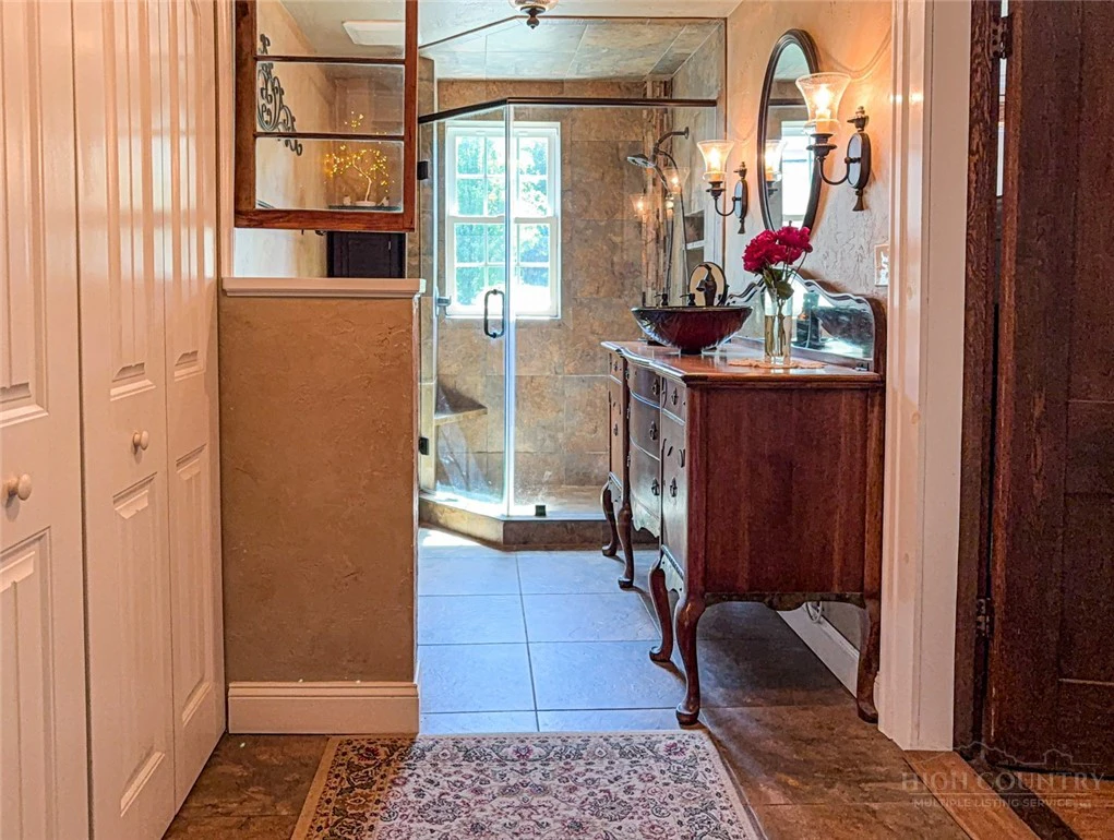 Image number 12 for the current listing