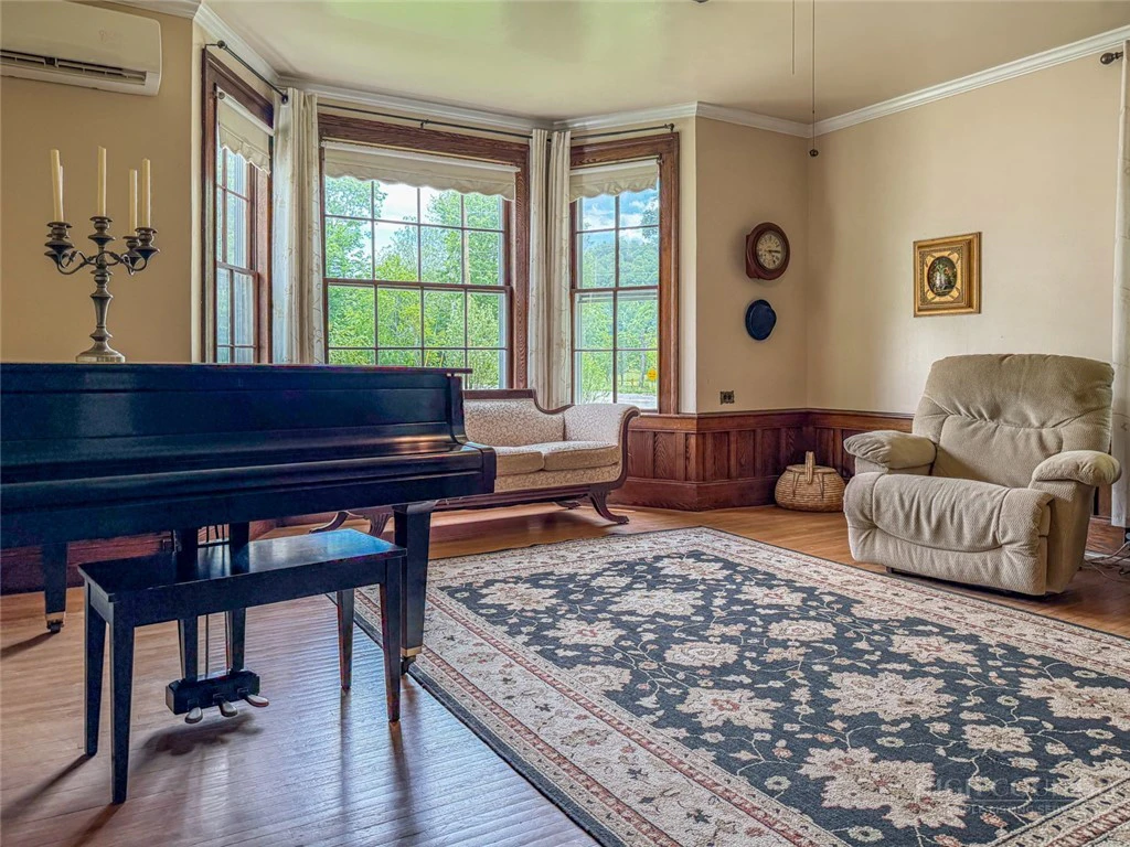 Image number 21 for the current listing