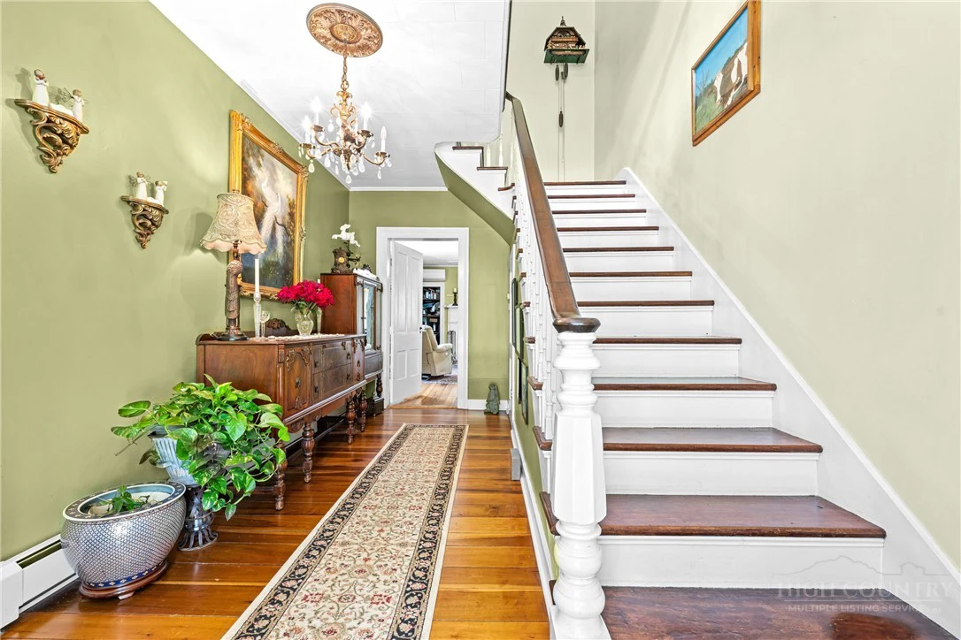Image number 15 for the current listing