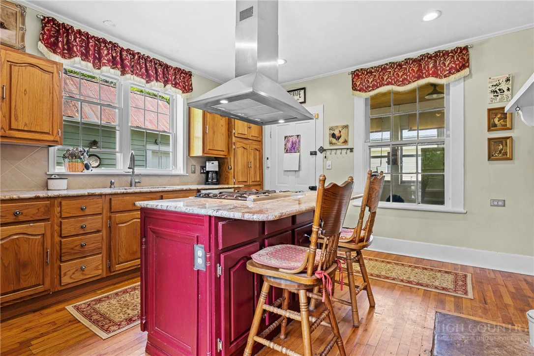 Image number 4 for the current listing
