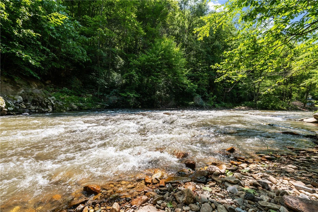 Image number 18 for the current listing