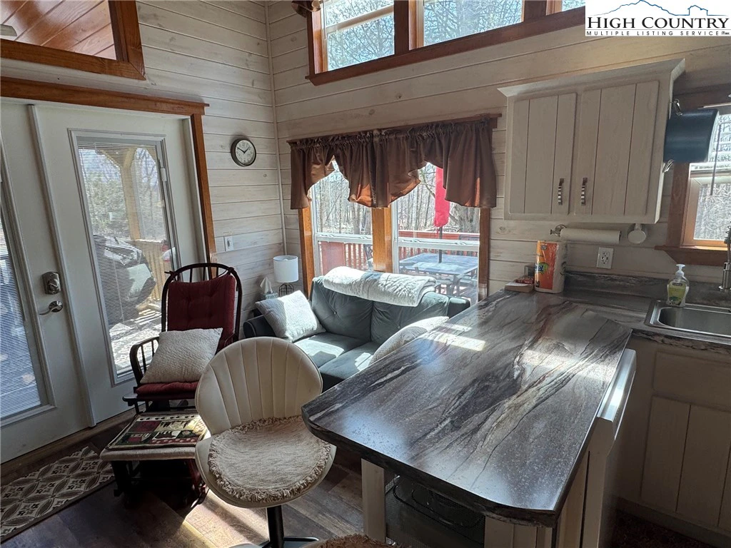 Image number 3 for the current listing