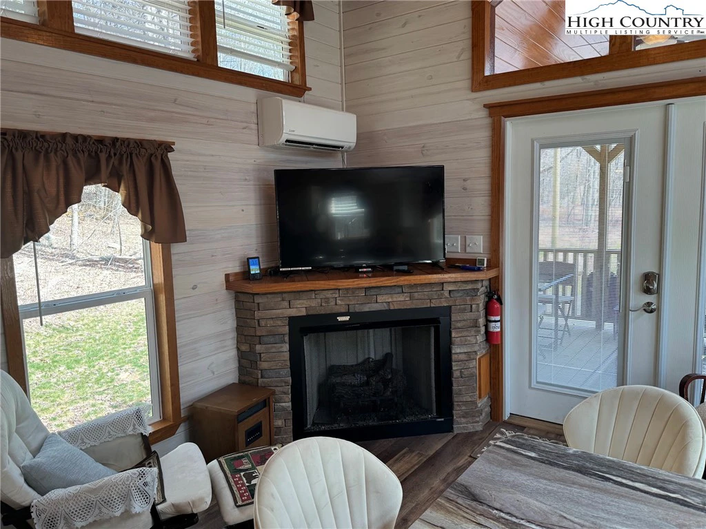 Image number 5 for the current listing